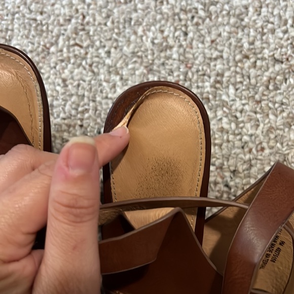 Unsure of brand- tan heels size 9 - Picture 3 of 3